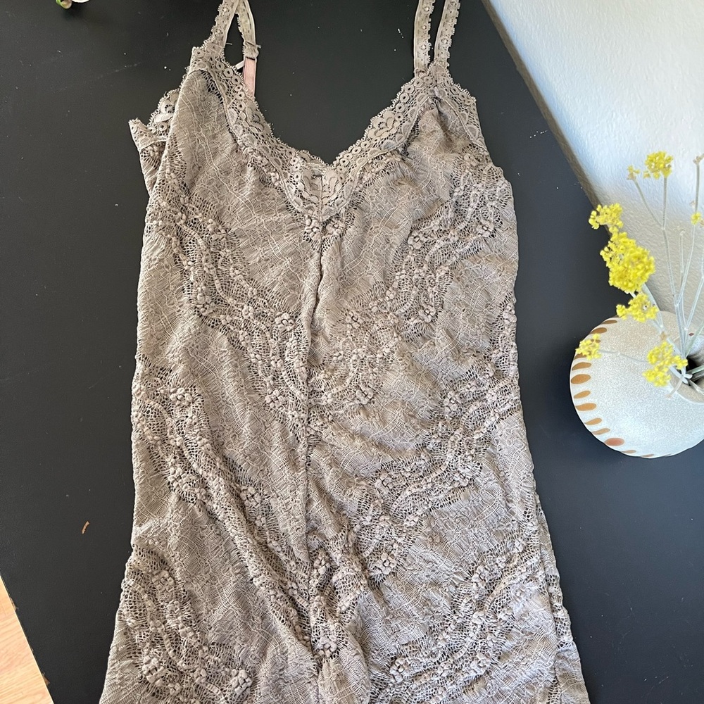 A La Slip - spaghetti strap tan lace sheer top - undershirt - XS - Subtle Luxury
